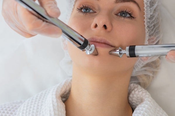 Microcourant visage : une technologie esthétique soutenue par la recherche scientifique