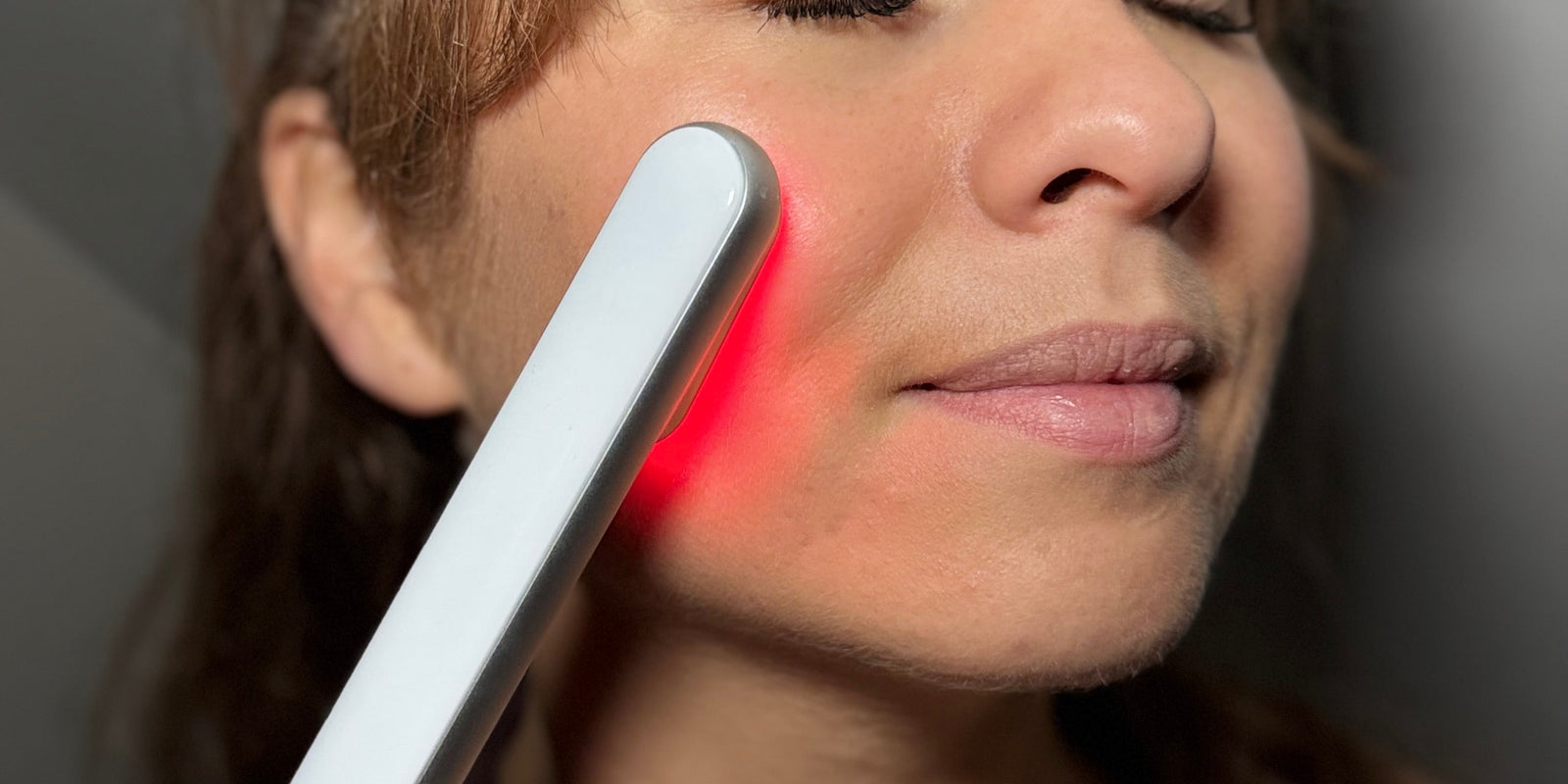 Luminothérapie visage : résultats réels après 30 jours d’utilisation