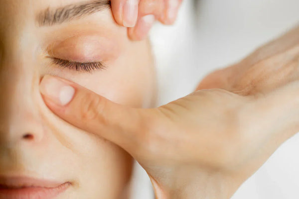 Massage visage : effets prouvés sur l’éclat et la fermeté